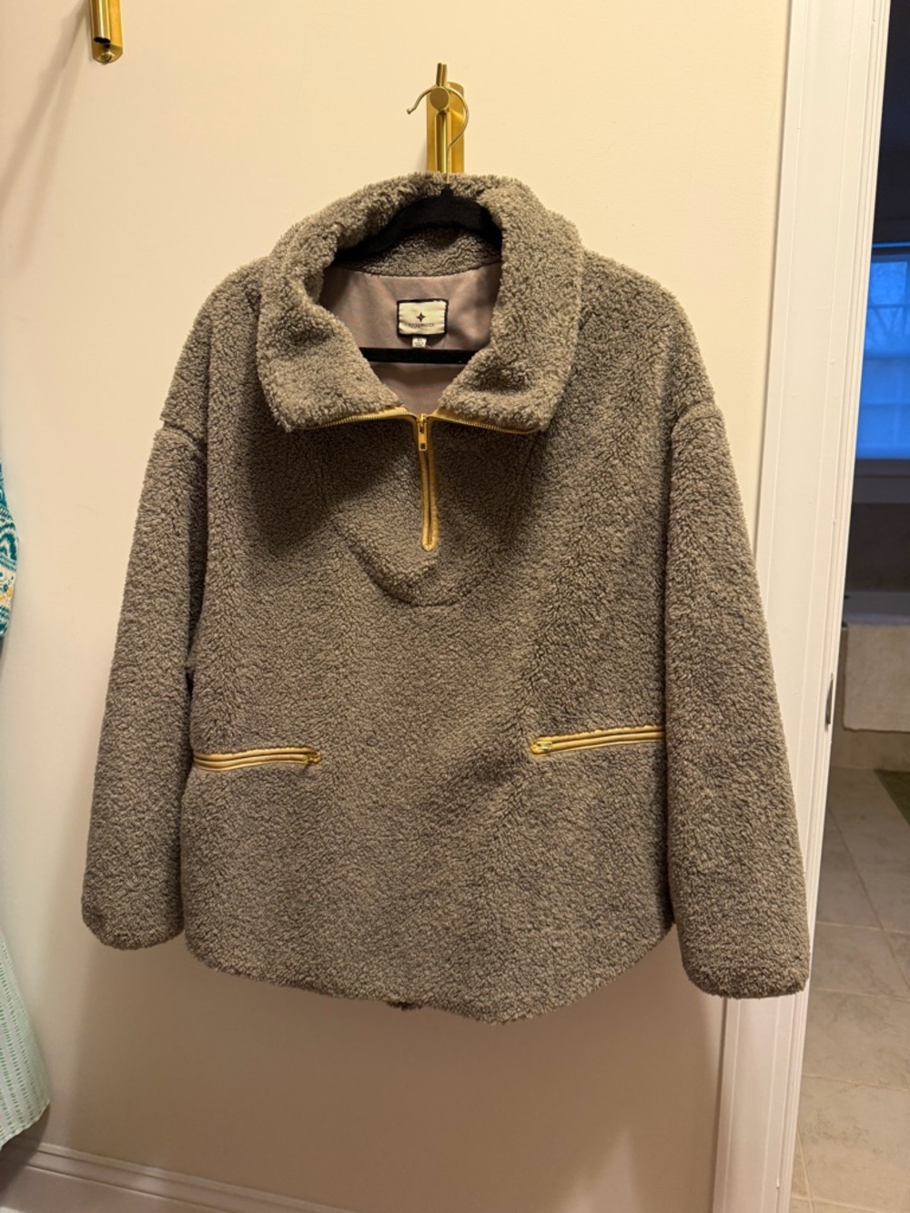 Tuckernuck pullover - Picture 1 of 2